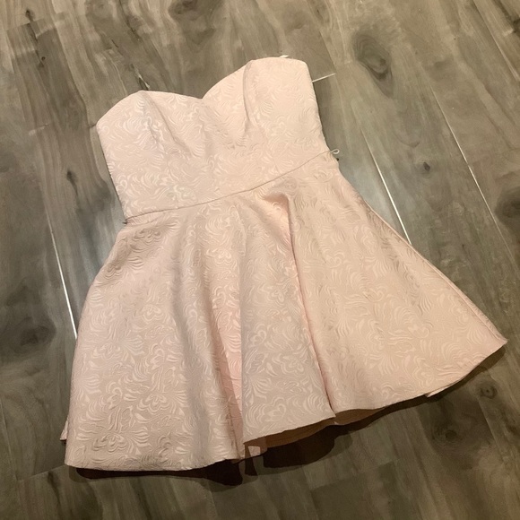 Forever 21 Dresses & Skirts - FOREVER 21 embossed mini dress